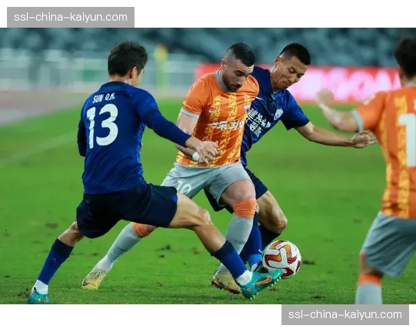 沧州雄狮3-2险胜深圳新鹏城，赢得这场进球盛宴